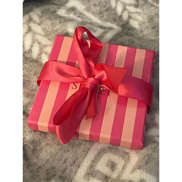 VS vintage htf angel wing set of 2 pave circle bangle statement bracelet nib - Picture 4 of 6